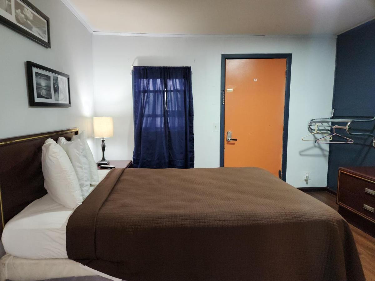 Country Club Inn Colby Buitenkant foto